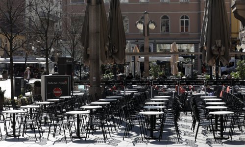 Ontario zabranio javna okupljanja, zatvorio kafiće i restorane