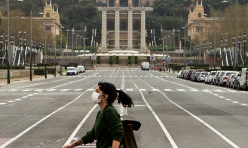 Španjolci šeću s kozama i svinjama, a neki izvode i plišane životinje kako bi doskočili karanteni