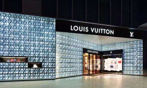 Modna industrija je na koljenima, ali dizajneri se ne predaju. Evo sjajnog primjera kako domišljato riješiti zabranu održavanja modnih revija!