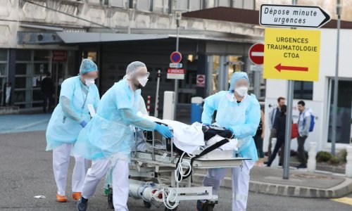 U Francuskoj gotovo 9000 umrlih od koronavirusa