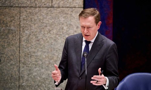 [VIDEO] Nizozemski ministar zdravstva se onesvijestio tijekom rasprave o koronavirusu