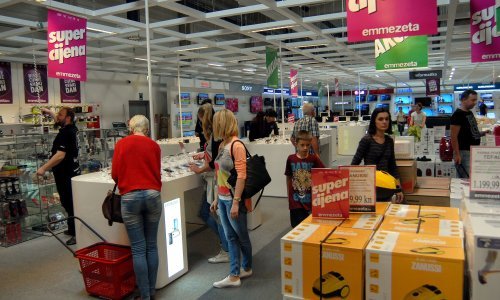 Trgovine u Zagrebu različito su reagirale na nove mjere. Provjerite gdje biste mogli poljubiti vrata