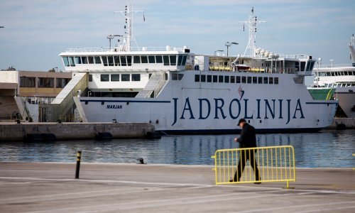 Iz Jadrolinije zamolili putnike da na kraćim putovanjima ostanu u automobilu