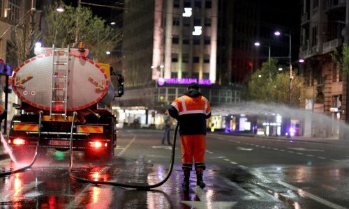 [FOTO] Pogledajte kako se dezinficiraju ulice Beograda tijekom policijskog sata