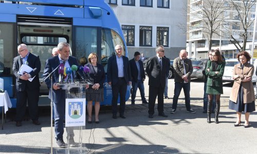 Grad Zagreb radi svoje testove, tvrde da je svaki deseti zaražen! Bandić: Šetat ću, možda poljubiti svoju ženu, pa makar platio kaznu