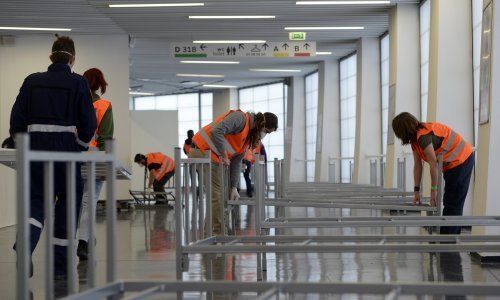 Postavljaju se kreveti u zagrebačkoj Areni, napreduje samoodrživi šatorski kamp uz KB Dubrava