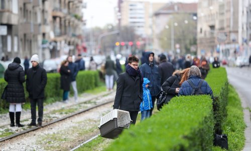 Vatrogasci javljaju; u potresu ima zatočenih osoba