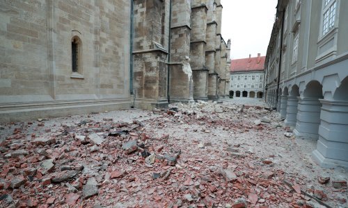 Apel gradske uprave Zagreba: Ne hodajte po centru grada, niti blizu oštećenih građevina