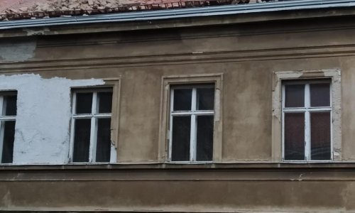 Sabor sanira potresom oštećene dimnjake i krov