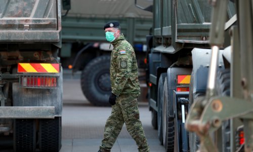 Vojska uklanjala razrušene dimnjake u zagrebačkim Gračanima