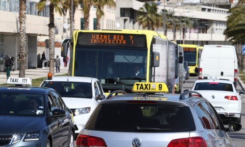 Splitski taksisti besplatno voze zdravstvene djelatnike na posao i natrag kući