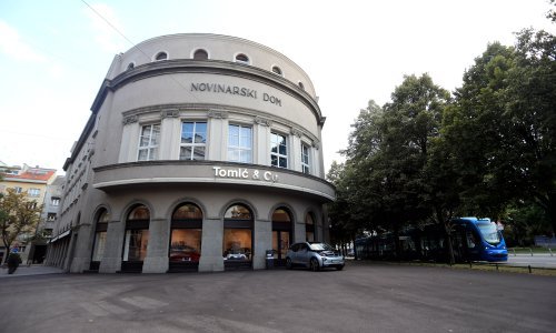 Monumentalna zgrada Novinarskog doma također je oštećena, nije moguć ulazak