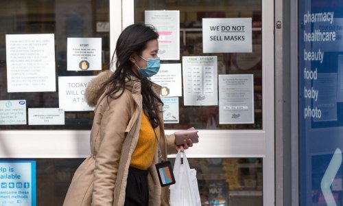 U Britaniji najveći dnevni porast oboljelih i umrlih od Covida-19