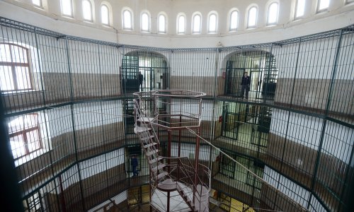 Slovenski zatvori u novom režimu zbog koronavirusa; zatvorenici se ne vraćaju u zatvore do daljnjega