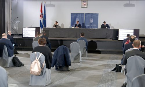 Oporba traži mjere za ugrožene građane, a HDZ-ovi koalicijski partneri otvaranje tržnica