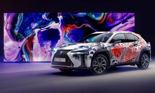Lexus predstavio prvi tetovirani automobil na svijetu; Crtež ribe Koi za sreću i upornost