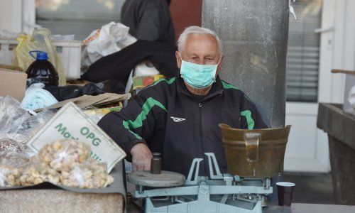 'I dalje se uvozi hrana, a domaće mlijeko i povrće bit će bačeni! Hitno otvorite tržnice jer ćemo propasti'