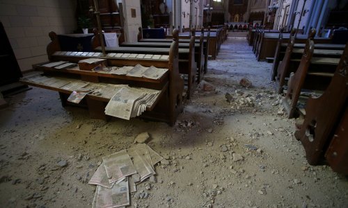 Franjevački samostan na Kaptolu evakuiran, tornju prijeti urušavanje; vojnici izmještaju knjižnicu