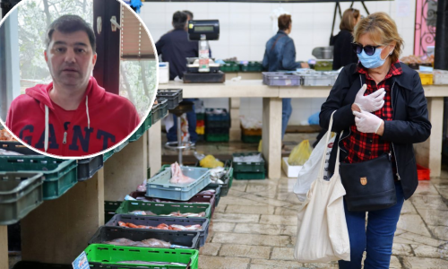'Zatvorili su nas preko noći, bacio sam gotovo 200 kilograma ribe. Ne razumijem zašto su tržnice zatvorene, a ne i trgovine u kojima svi sve pipkaju'