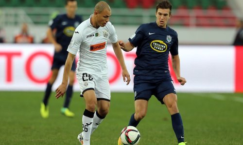 Čeka ih drastična kazna; nogometaši pobjegli iz samoizolacije pa se pijani automobilom vozili po gradu...