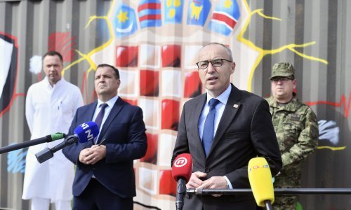 [FOTO] Beroš i Krstičević obišli ekspedicijski kamp KB Dubrava: U šatorima, srećom, nema pacijenata