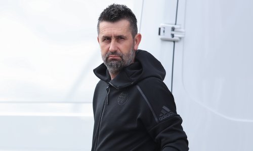 Nenad Bjelica pronašao način kako da pokaže što misli o kaosu u Maksimiru; javnost se pita je li Dinamov trener mislio na braću Mamić...