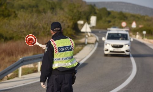 Vozači, oprez. Ne završava obveza paljenja dnevnih ili kratkih svjetala! Strpite se do 1. travnja