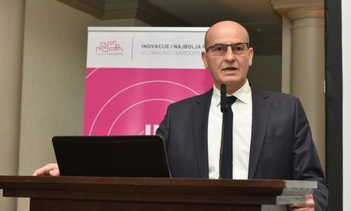 Gradonačelnik Umaga zbog krize smanjio svoju i plaće u gradskoj upravi; uštedjet će 1,5 milijuna kuna