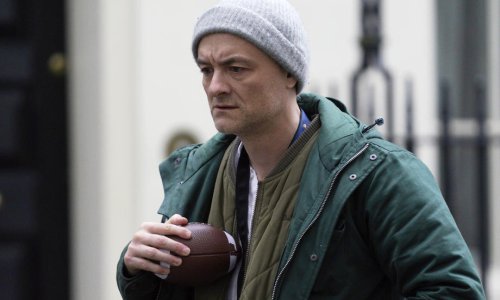 Simptome zaraze ima i pobočnik Borisa Johnsona koji je doslovno pobjegao iz Downing Streeta