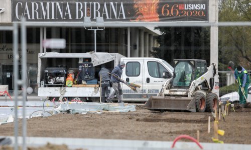 Kakav potres, kakva korona-kriza? Spomenik domovini nesmetano se gradi