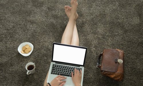 Pandemija mijenja 'dress code': Ljudi paze na to kako će izgledati, od struka na gore