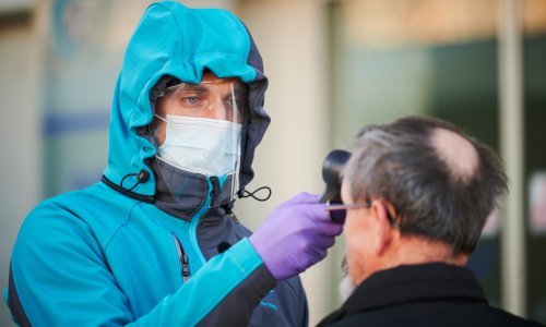 Širenje epidemije u slovenskim domovima za starije već kritično