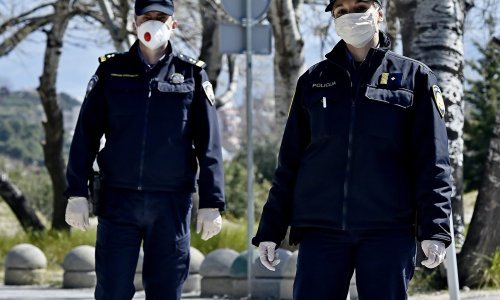 Intervencija splitske policije: Vjernici se na Cvjetnicu okupili na misi;  39-godišnjakinja iz Trogira širila lažne vijesti