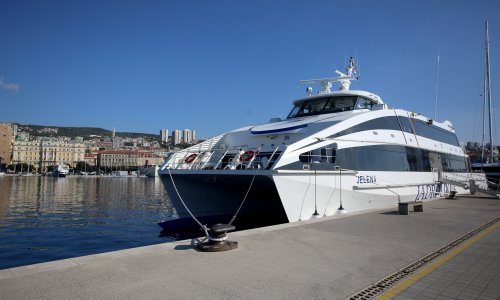 Vlada šalje katamaran po hrvatske državljane u Anconu