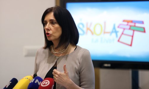 Ministrica Divjak: Smještenima u domu Cvjetno naselje uredili smo pristup internetu i opremu