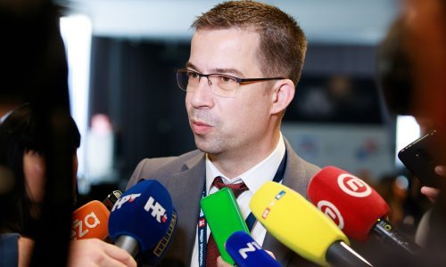 Općina Klis zaustavlja nabavu i smanjuje plaće načelniku i zamjeniku za 20 posto