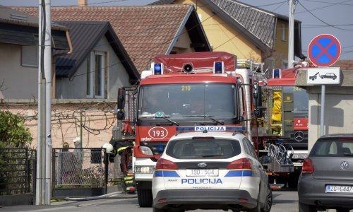 Buknuo požar na obiteljskoj kući u Požegi; vatrogasci na terenu