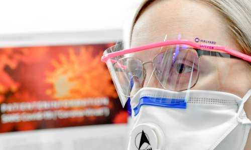 Njemačka vlada na udaru kritika zbog pomanjkanja zaštitne odjeće i maski