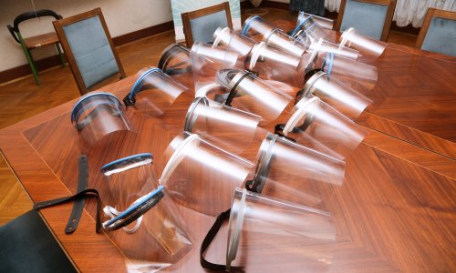 Tri varaždinske tvrtke izrađuju vizire za zaštitu od koronavirusa