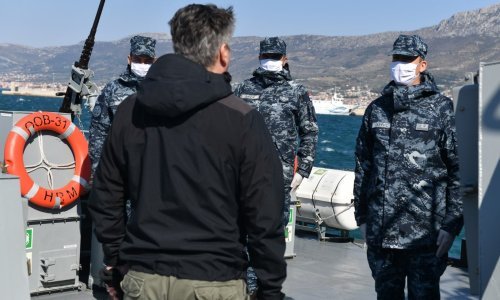 Predsjednik Milanović s pripadnicima Obalne straže na plovidbi ophodnog broda