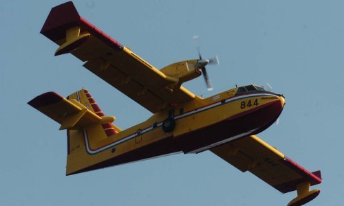 Požar kod Zadra gasi više od 20 vatrogasaca, kanader i Airtractor