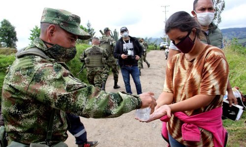Je li presudna genetika ili količina virusa koja uspije ući u tijelo? Evo što kažu znanstvenici