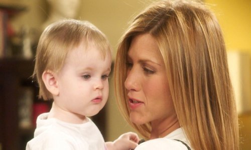 Sjećate li se Rossove i Racheline kćeri Emme? Obožavatelji hit serije 'Prijatelji' konačno su dočekali njen 18. rođendan