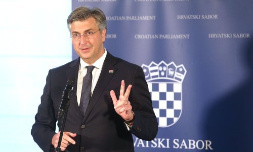 Plenković: Koga je u vlasti briga tko s kim govori na telefon? Ne mogu vjerovati da raspravljamo o ovome!