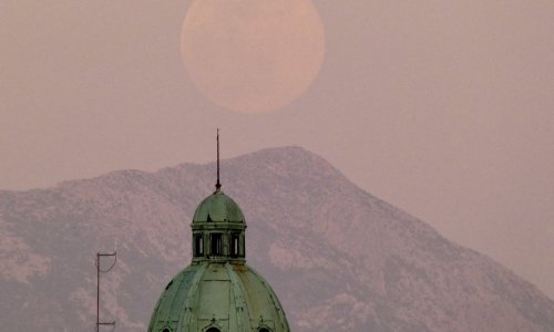 Najveći Supermjesec u 2020. izašao nad svijet koji se bori s covidom-19; pogledajte kako se vidio iz hrvatskih gradova