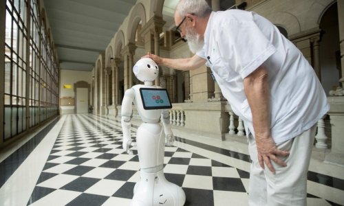 [VIDEO] Neumorni asistenti: Roboti spašavaju sestre i liječnike u Italiji