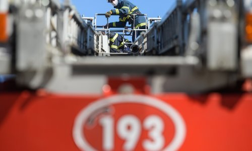 U lučici Kaštel Kambelovca izgorio gliser, nagorjele brodice