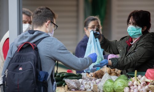 [FOTO/VIDEO] Građani jedva dočekali otvaranje tržnica: Pogledajte kako je bilo u Zagrebu, Rijeci, Varaždinu, Splitu, Zadru...