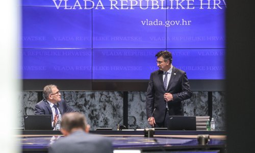 Vlada danas utvrđuje kojim javnim službama se režu plaće i koliko