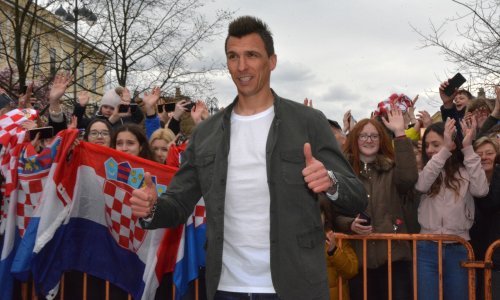 Što drugo reći osim - to je Mario Mandžukić; zato cijela Hrvatska obožava ovog napadača